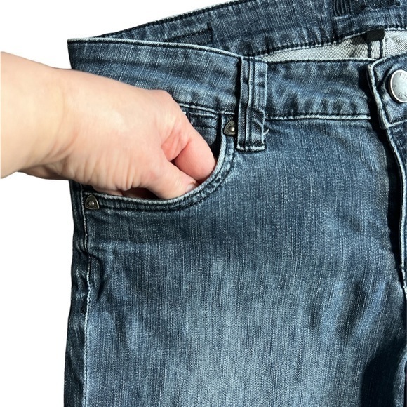 Kut from the Kloth Women's Bermuda Jean Shorts Sz. 4 - Picture 3 of 11